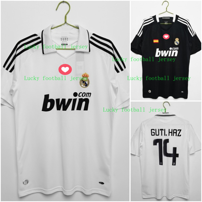 เสื้อฟุตบอล retro home และ away ฤดูกาล 2008-09 ของเรอัล มาดริด พร้อมลายเซ็นนักเตะระดับโลกอย่าง Guti,