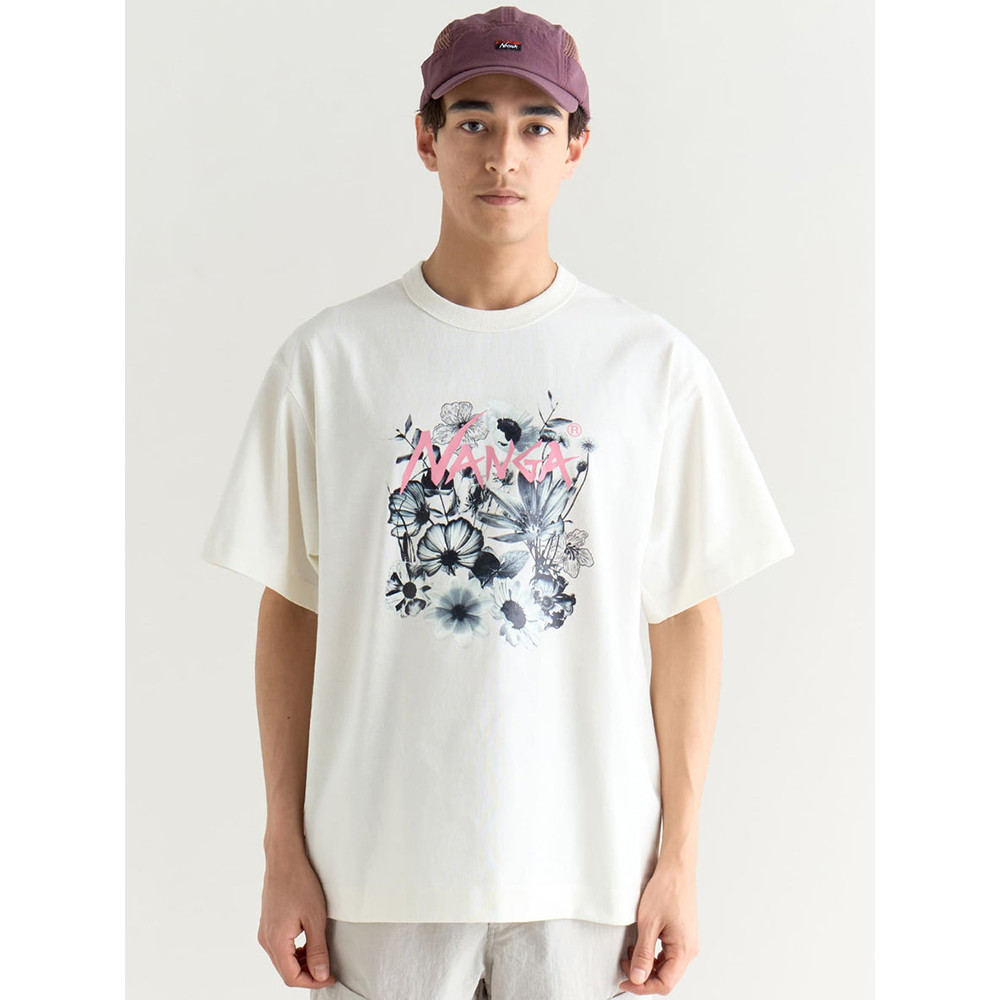 NANGA ECO HYBRID GRAPHIC TEE B เสื้อยืดแขนสั้นพิมพ์ลายคอกลมลําลองสําหรับบุรุษผู้หญิงกลางแจ้ง