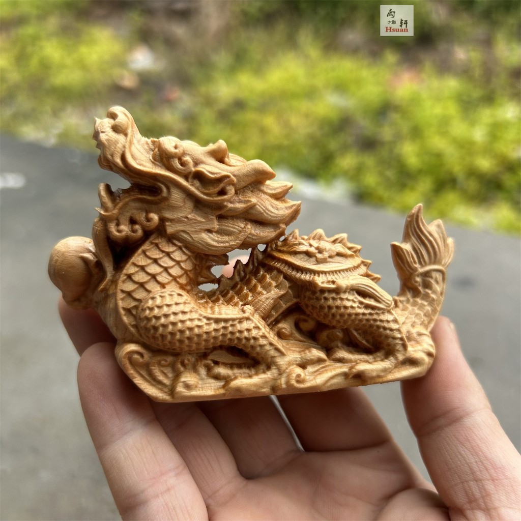 Yuxuan ไม้แกะสลัก Cypress Dragon เครื่องประดับแกะสลักมือ Zodiac Dragon Feng Shui เงิน Fortune สํานัก