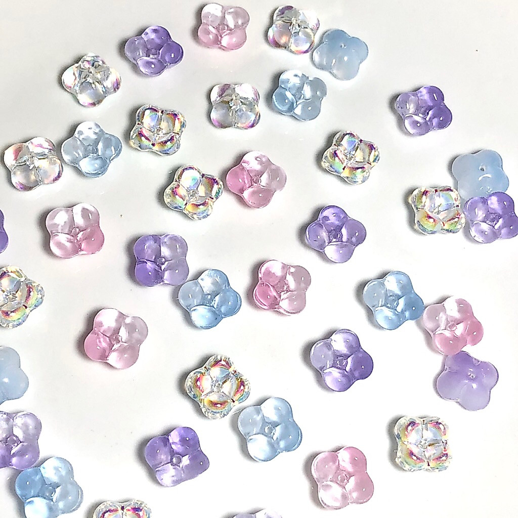 ลูกปัดดอกไม้4กลีบอ้วนแก้ว 20ชิ้น พร้อมส่งจากไทย