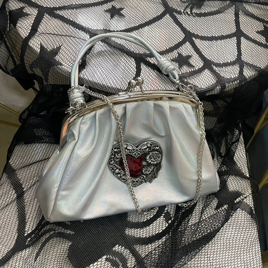 กระเป๋าเป้คล้องคอดีไซน์เฉพาะของ Yoji Yamamoto สไตล์ CDG ลายหัวใจเลเซอร์ มีรายละเอียดพับและขอบทอง