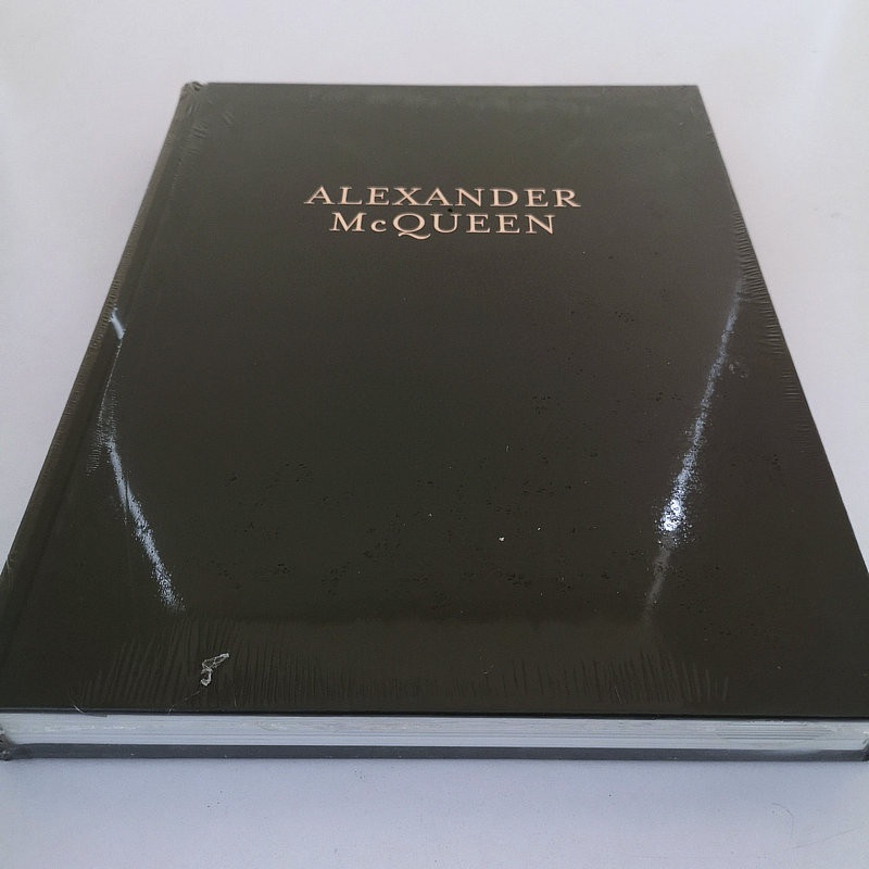 พร้อมสต็อก จัดส่งฟรี Alexander McQueen ออกแบบเสื้อผ้าแฟชั่นการทํางานรีวิว Alexander McQueen