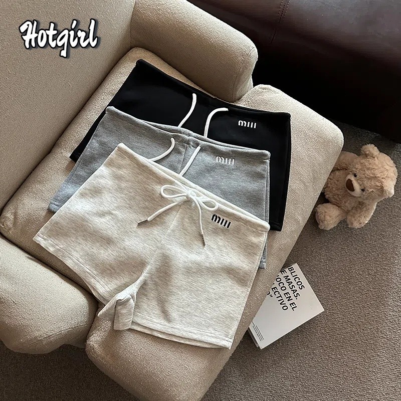 Hotgirl พร้อมส่ง กางเกงขาสั้นผู้หญิง กางเกงขาสั้นสายฝอ สีพื้น การออกแบบลวดลายพิมพ์ สไตล์สลิมฟิต สไตล์สาวฮอตอเมริกัน