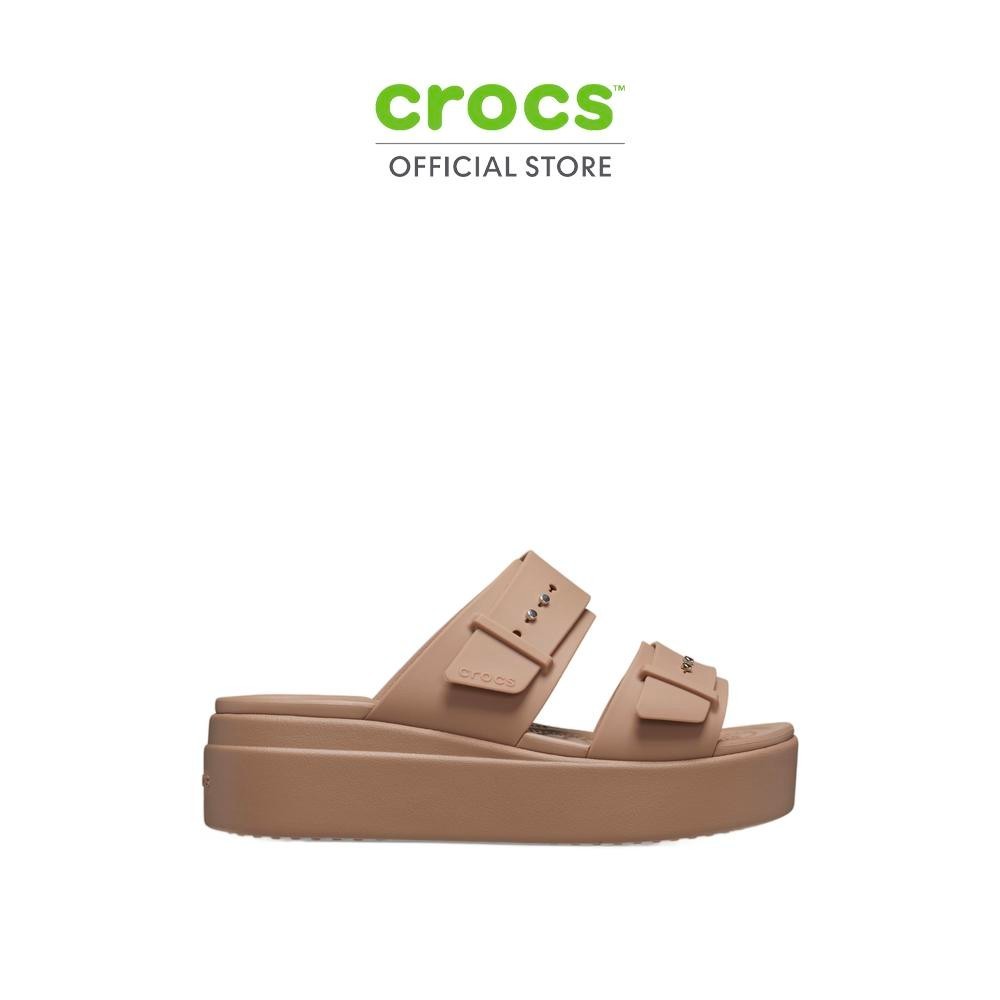 CROCS รองเท้าแตะผู้หญิง BROOKLYN BUCKLE LOW WEDGE รุ่น 207431-2Q9 - LATTE