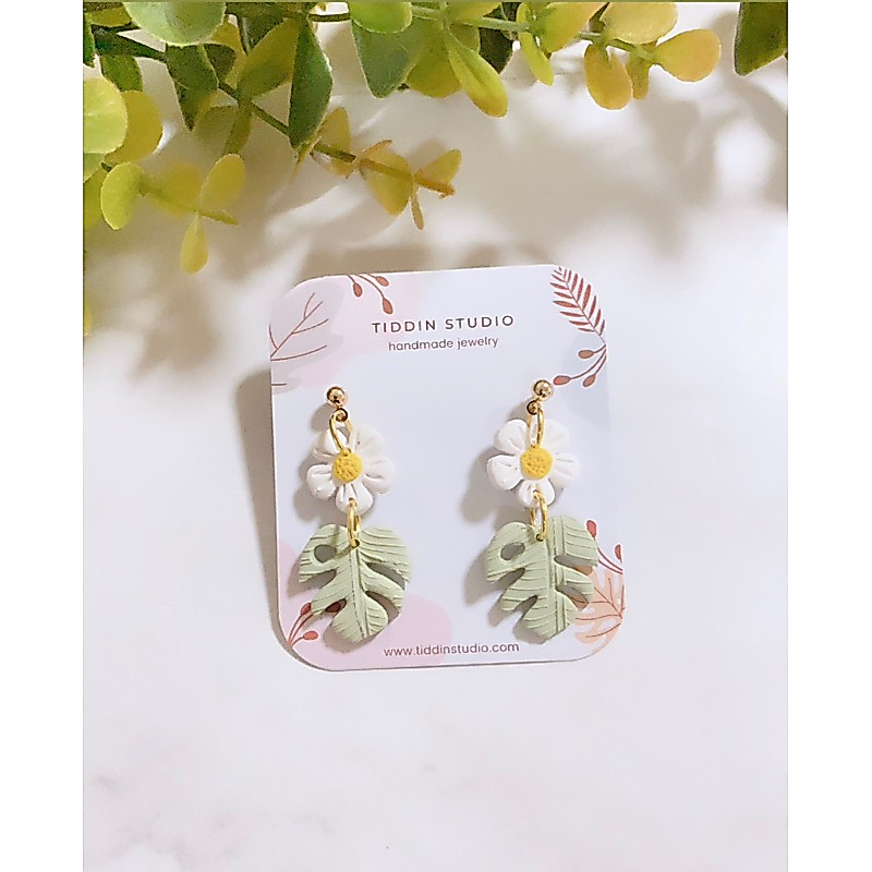 ต่างหูน้องมอนสเตอร่า แบบห้อยตุ้งติ้ง Size 2*4 Cm. งานแฮนด์เมด น้ำหนักเบา โดนน้ำได้ สำหรับคนแพ้ง่ายใส่ได้