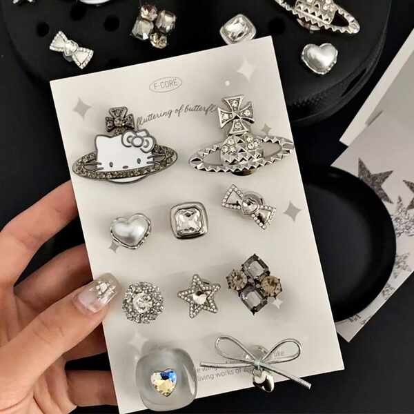 croc jibz jibbitz .ACCESSORY แท้ Hello Kitty สำหรับCrocs พร้อมล็อกและดอกไม้