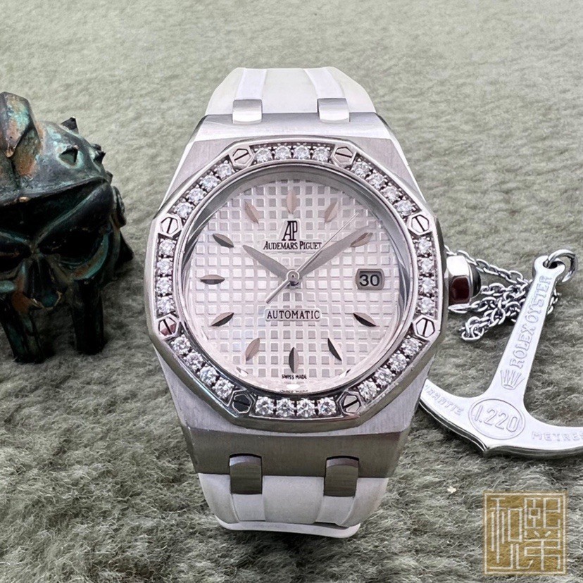 Audemars Piguet Audemars Piguet Royal Oak Series Rough Diamond 77321ST.ZD012CR Casual