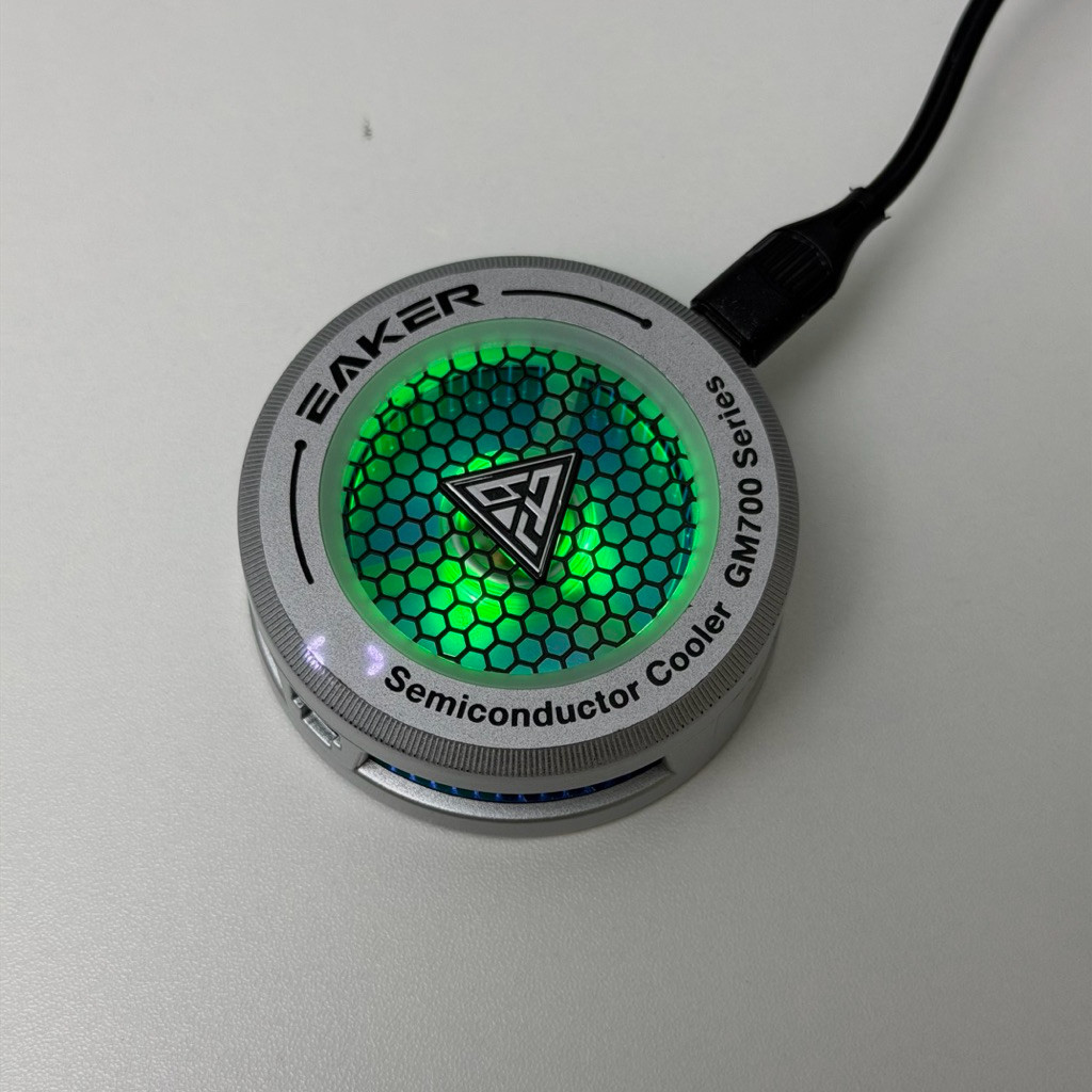 มือสอง EAKER GM700 พัดลมอีก7ใบ เย็นจนเป็นน้ำแข็ง พัดลมระบายความร้อนโทรศัพท์ ด้วยเซมิคอนดักเตอร์
