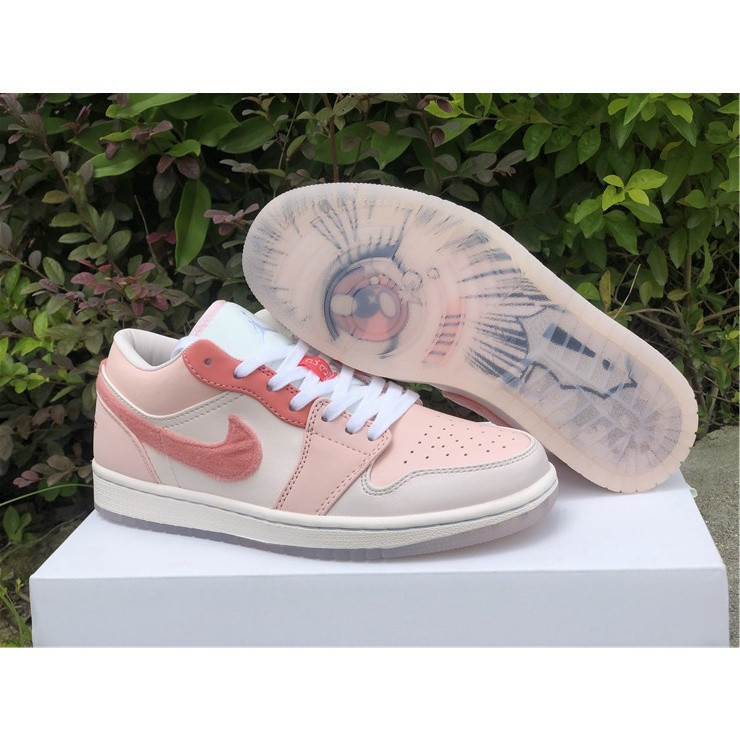 Air Jordan 1 Low "วันวาเลนไทน์" เทียน/ทิวลิปสีชมพู DM5443-666