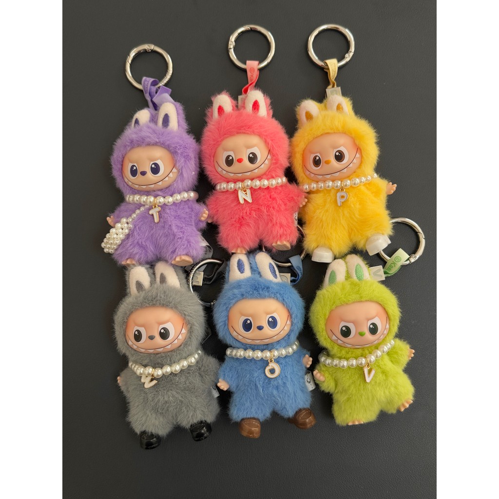 รุ่นที่สี่ labubu Pearl 26 สร้อยคอตัวอักษร 4.0 Mini labu Heart รหัสด้านล่างเสื้อผ้าเด็กอุปกรณ์เสริมจ