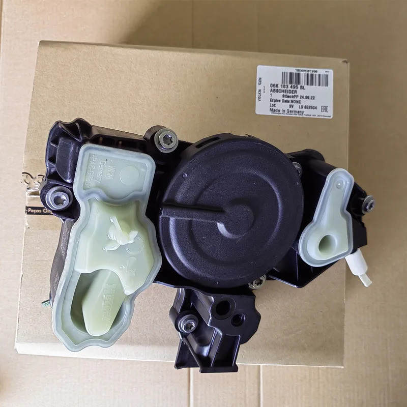 ผลิตในประเทศเยอรมนี OEM ตัวแยกน้ํามันวาล์ว PCV พร้อมปะเก็น 06K105495 สําหรับ Volkswagen Audi A4 A5 A