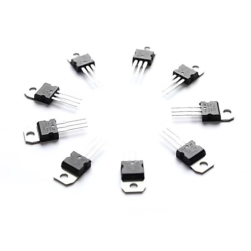 7805 TO-220 L7805CV 7812 7815 7524 1A In-line Three-end Voltage Regulator Tube L7805CV L7806CV L7808CV L7809CV L7812CV L