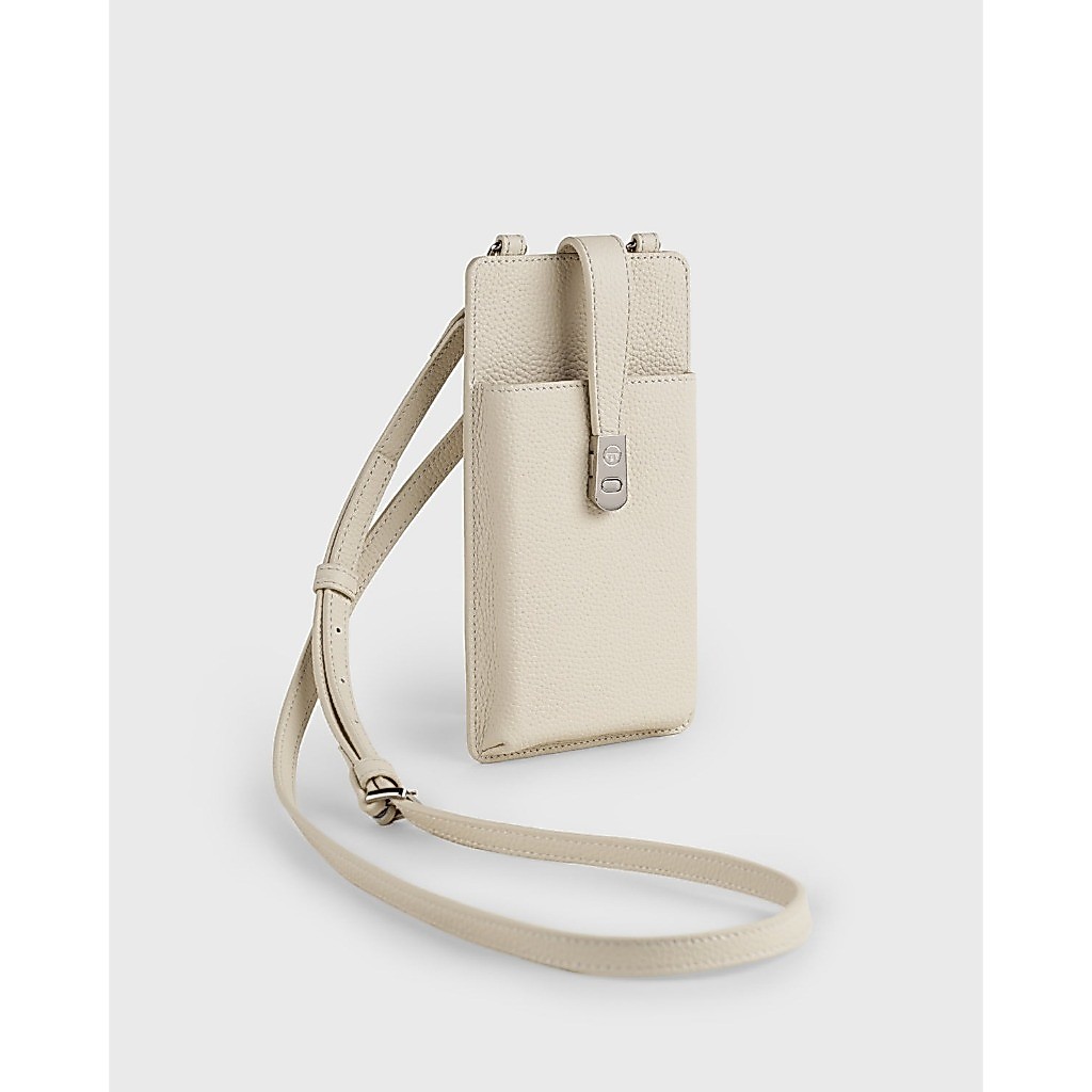 Tocco Toscano | Casey Mobile Phone กระเป๋าใส่โทรศัท์มือถือ Crossbody ปรับสายได้หลายแบบ ช่องใส่การ์ด