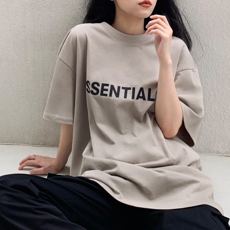 เสื้อยืดแขนสั้นอินเทรนด์ เหมาะสำหรับทั้งผู้ชายและผู้หญิง ปี 2025