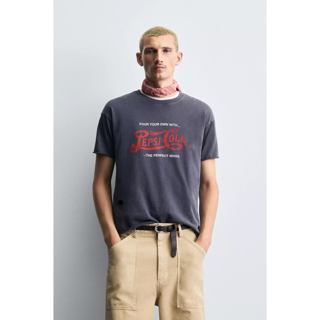 ZARA เสื้อยืดแขนสั้นผู้ชาย พิมพ์ลาย PEPSICO