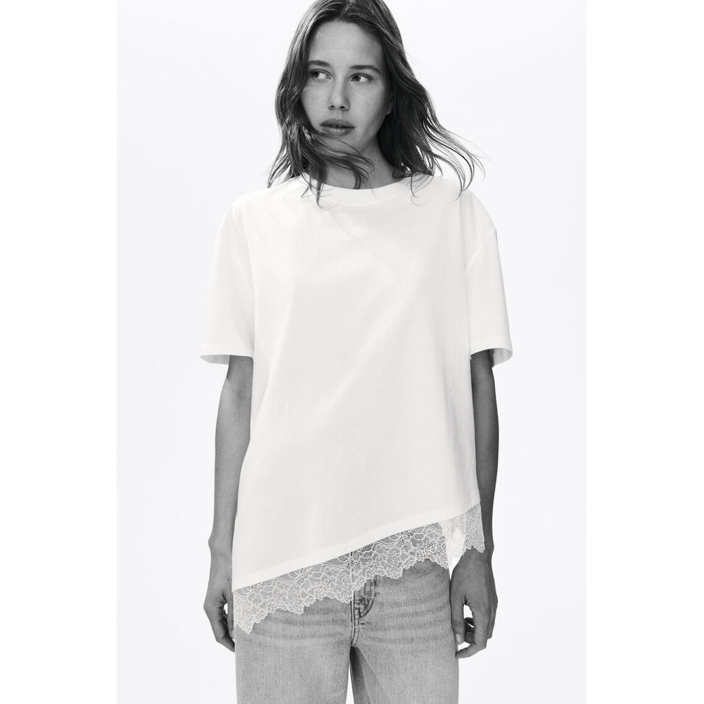 H&M(เอชแอนด์เอ็ม) เสื้อทีเชิ้ตแต่งลูกไม้ขอบไม่สมมาตร ผู้หญิง 1342556_1
