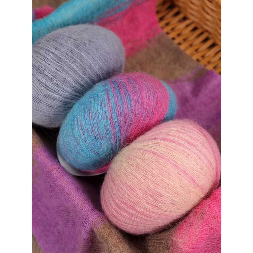 Mohair Soft Waxy Yarn Segment Dyeing นําเข้าผ้าไหมที่มีสีสัน Mohair เส้นด้ายไล่โทนสี Mulberry Silk M