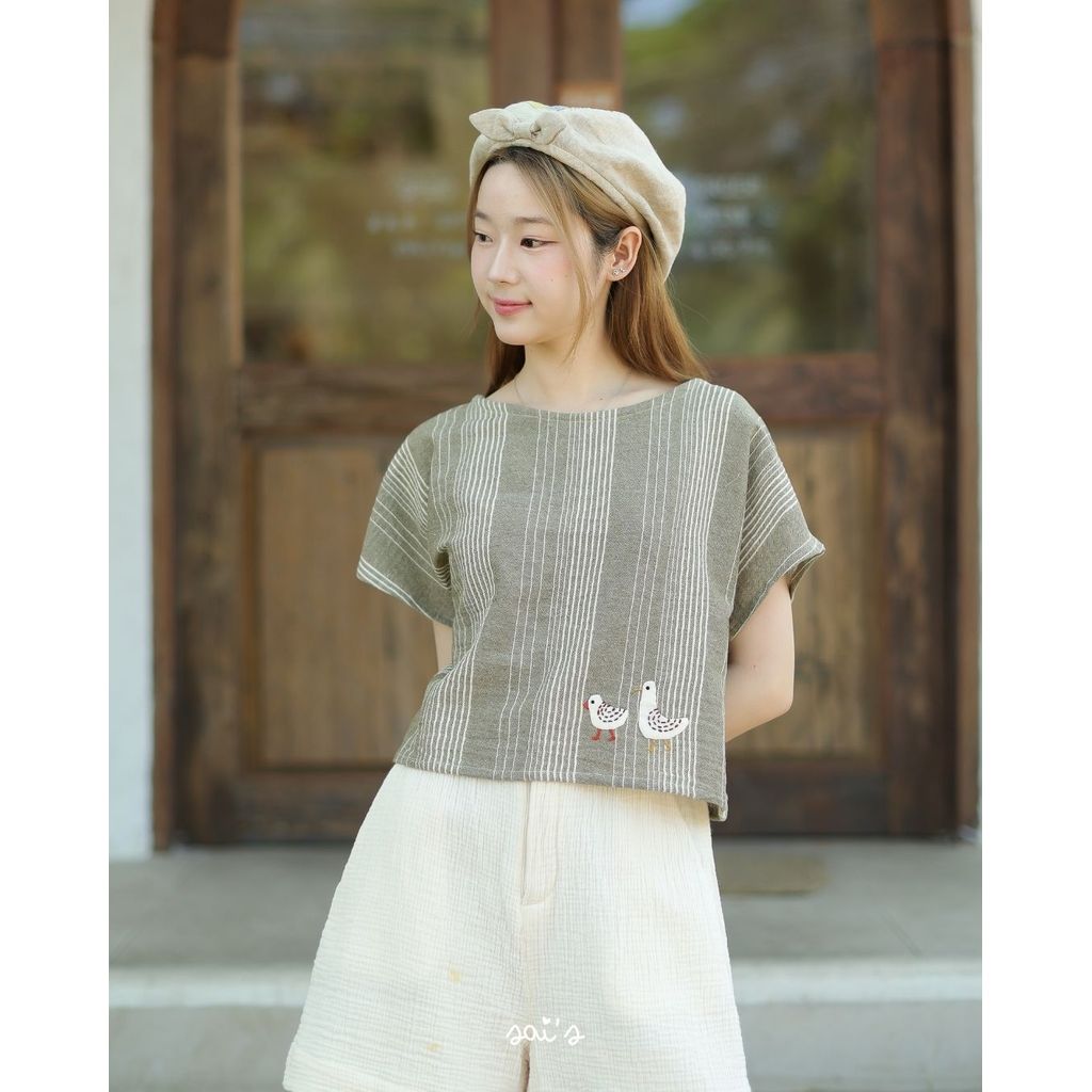 เป็ดน้อย - เสื้อแขนเลยปักเป็ดน้อยสีเขียว (ผ้าฝ้ายญี่ปุ่น)