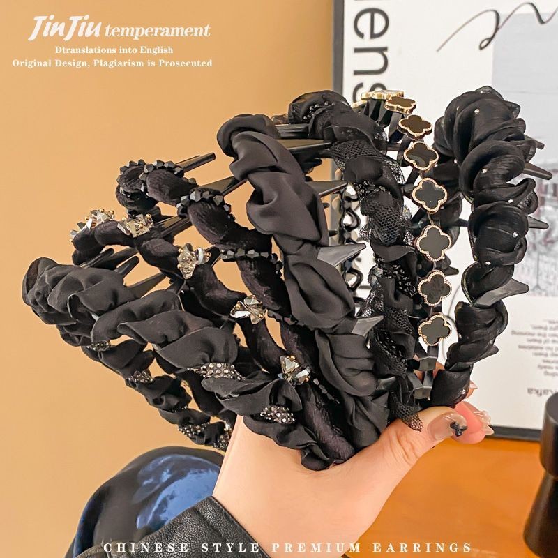 กะโหลกสูงแบบคลื่น กันลื่น ปรับแต่งทรงผมได้ง่าย มาพร้อมคาดศีรษะและปุ่มกดผมพิเศษ