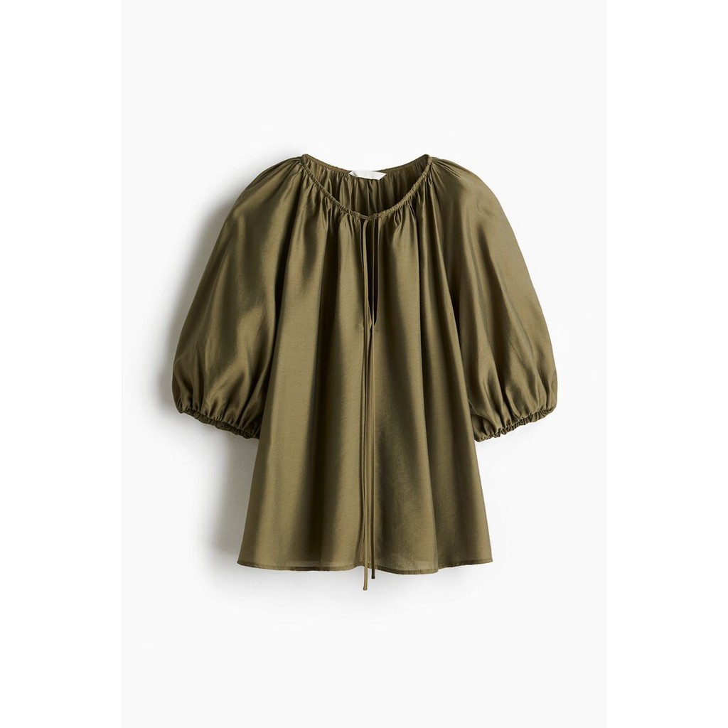 H&M(เอชแอนด์เอ็ม) เสื้อเบลาส์แขนบาน ผู้หญิง 1288338_2 - รูปที่ 2