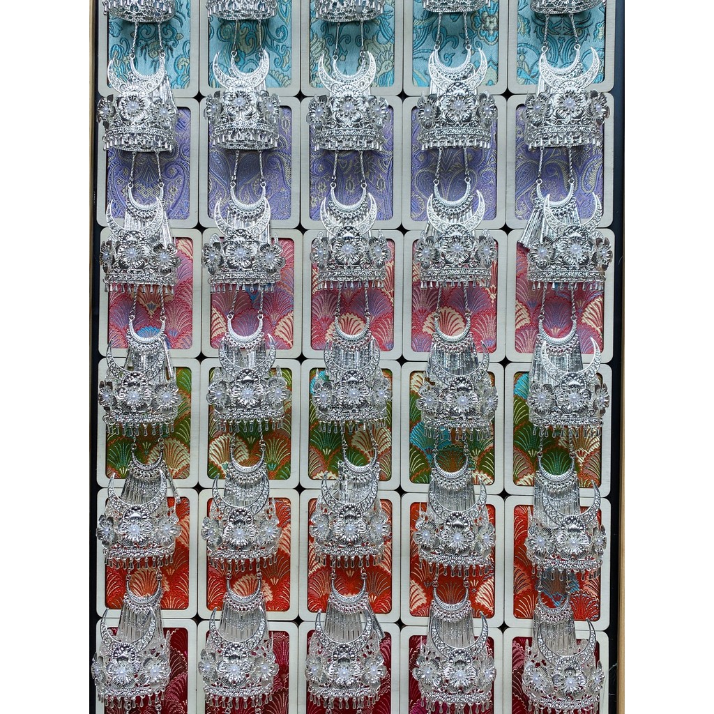 ขายส่ง Guizhou Miaozu Silver Hat Crown Mini ตู้เย็นสติกเกอร์ Handmade Xijiang Tourist ของที่ระลึก Qi