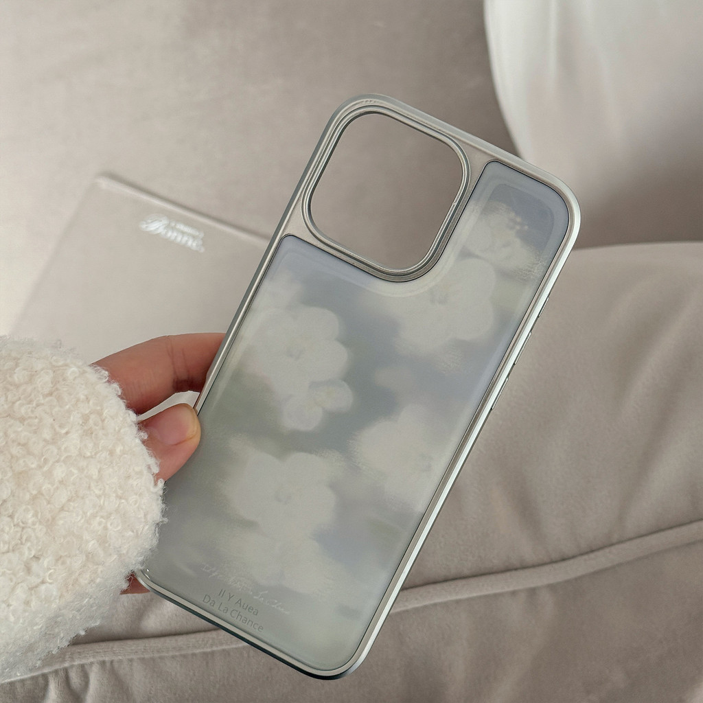 สีเทาและสีขาวดอกไม้เคสโทรศัพท์ Drop-Resistant สําหรับ iPhone 18 Pro Max 18 Pro 18 16 Promax 15 Proma