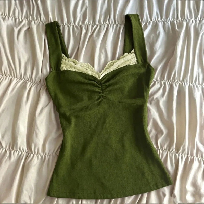 shayne-เสื้อกล้ามสีเขียวป่า สายกว้างคอหัวใจ มีเลซ์ตกแต่งด้านใน ตัดตัวกระชับ