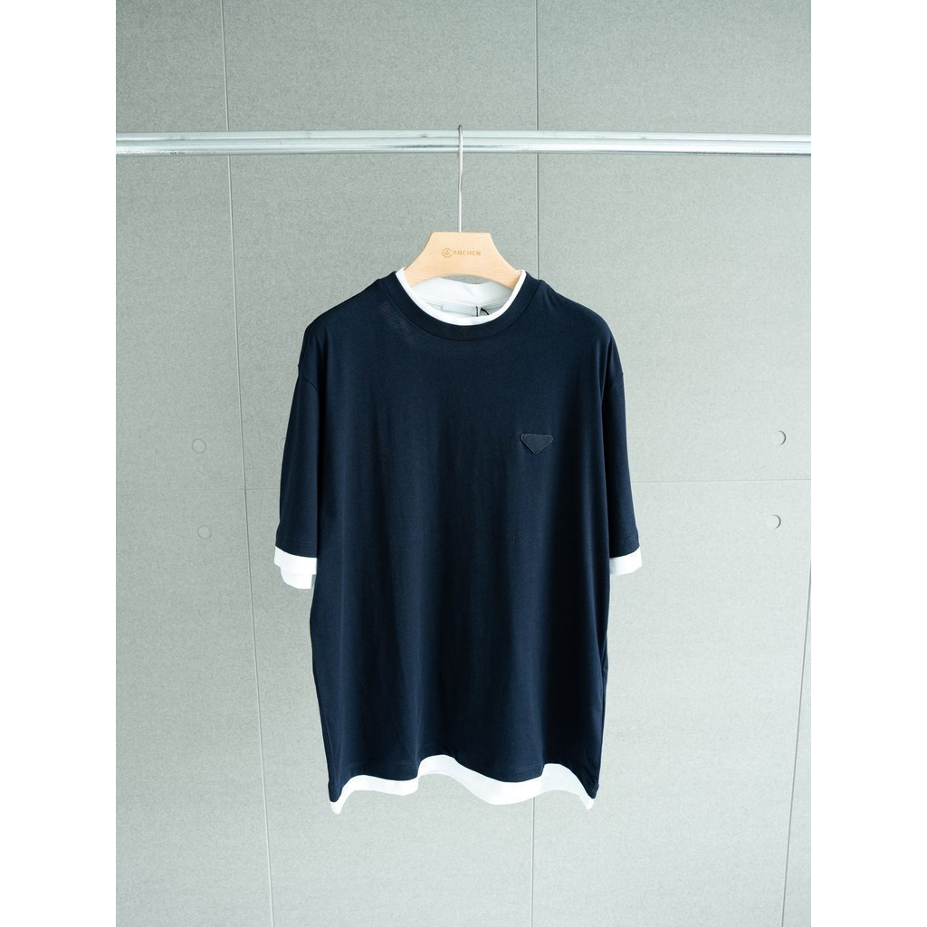 Prada/Prada 2026 เสื้อยืดคอกลมแขนสั้นสไตล์คู่ผู้ชายด้านในอารมณ์รอบคอSlim-Fitสไตล์ใหม่ไหล่ด้านในสบายก