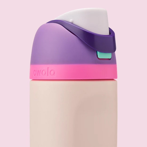 Owala FreeSip สําหรับเด็ก 16oz ขวดน้ําสแตนเลสสูญญากาศป้องกันการรั่วไหลสําหรับโรงเรียนและเดินทาง-เยลลี่สีชมพู ราคา ถูกที่สุด ดีลบีเคเค แกลเลอรีภาพที่ 4