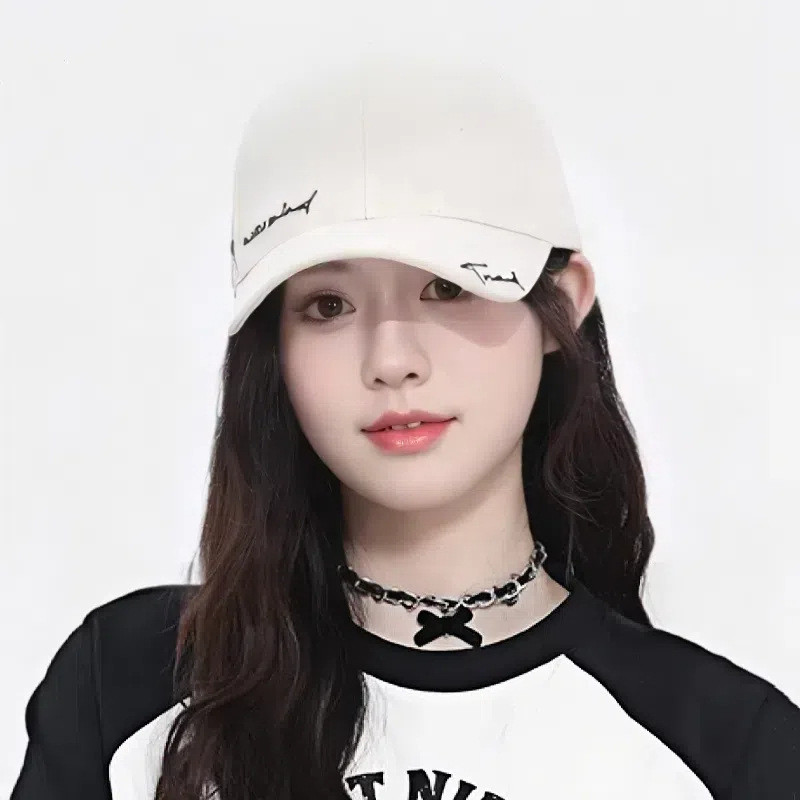 หมวกเบสบอลทรงปีกกว้างสำหรับผู้ชายและผู้หญิง ปักลายบนหมวกรุ่นใหม่ ออกแบบมาเพื่อเน้นใบหน้าเล็กและแหลม พร้อมฟังก์ชั่นกันแดด