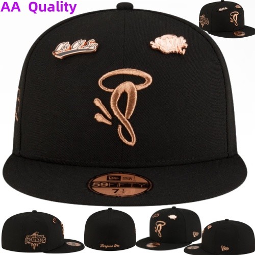 Central Cee SYNA World Black Custom Hat - หมวกปีกแบนดีไซน์ฮิปฮอปอเมริกัน สไตล์โมเดิร์น มีการประดับด้