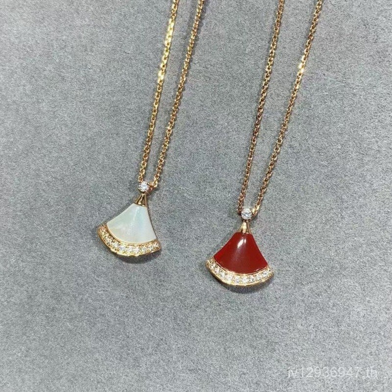 กรอบสร้อยคอมัลติสเตอร์สีขาว ลายดอกไม้ Fritillary ขนาดเล็ก กึ่งวงกลม พร้อมจี้สูง รุ่น 0BNF