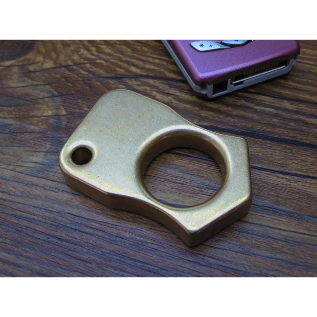 ส่วนลดกําลังมา วัสดุทองเหลือง Finger Tiger ของเล่น Window Breaker รถฉุกเฉิน Survival แบบพกพา EDC Fin