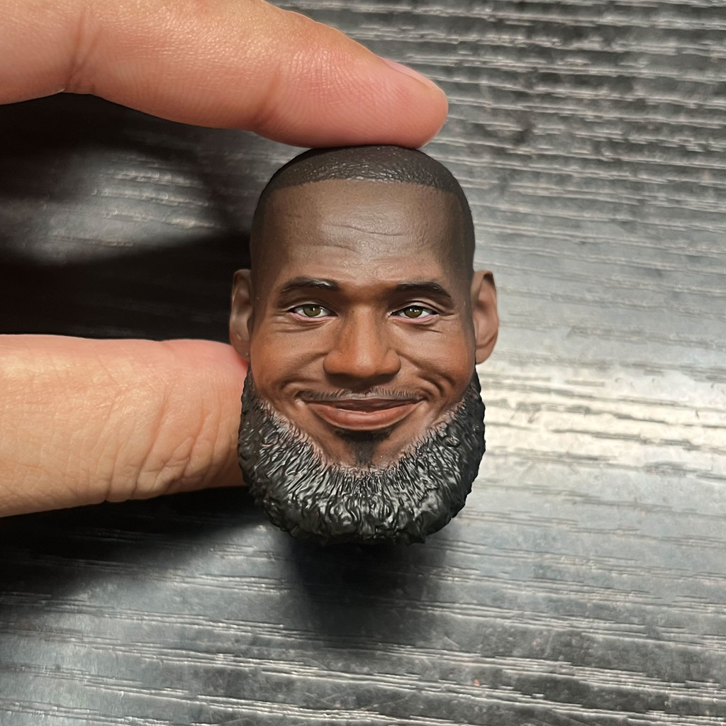 จัดส่งในวันเดียวกัน 1/6 NBA Star Lakers JAMES JAMES Score King Beard Smile Head Sculpture