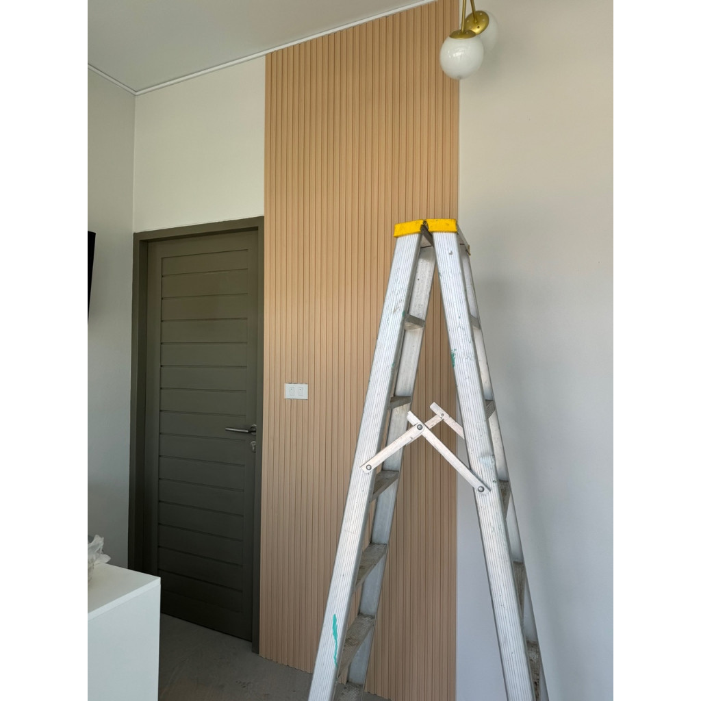 【BIG SALE จำนวนจำกัด】ไม้เทียมตกแต่งผนัง ไม้ระแนง ติดตั้งง่าย วัสดุตกแต่งกันน้ำกันไฟ ยาว90ซม._NV Home - รูปที่ 2