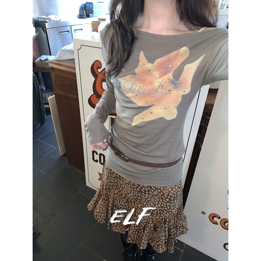 เสื้อยืดทรงสแลนฟิตสำหรับผู้หญิง มีดีไซน์เปิดไหล่และแขนยาว