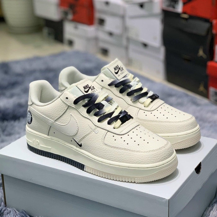 รองเท้า AF1 Brooklyn สีดำและขาว พลาสติกสะท้อนแสง สำหรับผู้ชายและผู้หญิง