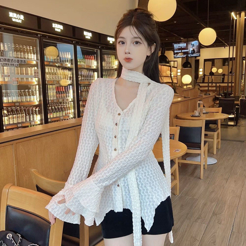 Flared Sleeve Niche V คอถักเสื้อขนาดเล็กผู้หญิง 2025 ฤดูใบไม้ร่วงสไตล์ใหม่สไตล์ฝรั่งเศส Classy Slim-