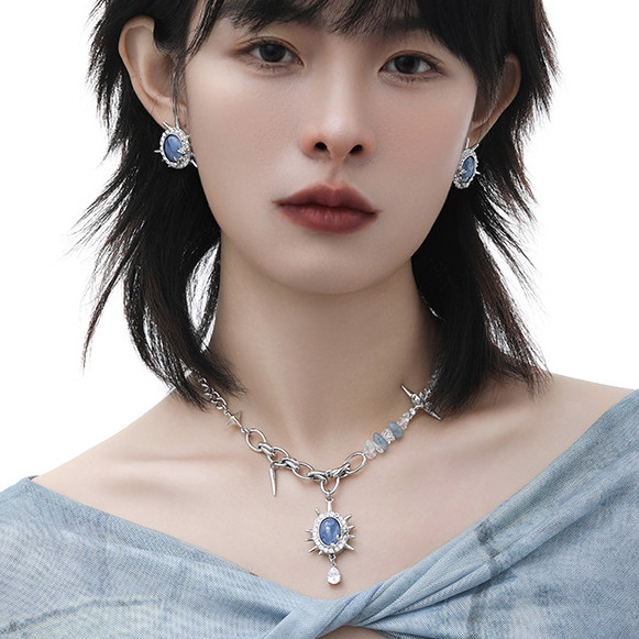 Niche Design Sense Blue Sea Urchin สร้อยคอผู้หญิงอินเทรนด์ Hip-Hop Original Clavicle Chain แฟชั่นจี้