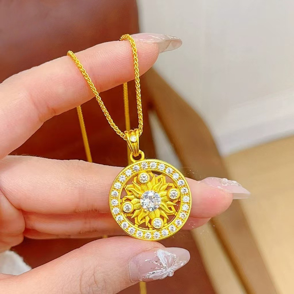 ขายร้อนโบราณ Gold-Plated Diamond-Studded Sun God Compass Pendant Necklace