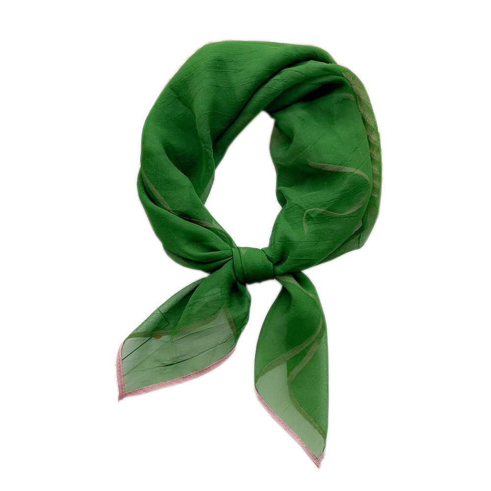 ผ้าพันคอด้ายไหมผู้หญิง ขนาด 70 ซม., สีทึบบางสี่เหลี่ยมเล็ก ๆ เหมาะสำหรับฤดูใบไม้ผลิ ใบไม้ร่วง และหนาหนาว พร้อมผูกเป็นผ้าพันคอ หรือคาดศีรษะ - รูปที่ 3