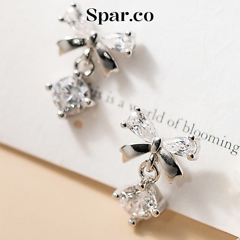 spar.co bowknot ต่างหูสตั๊ด ผู้หญิงที่แสนหรูหรา ออกแบบเป็นโบว์จับคู่กับเพทายมีสไตล์ วัสดุ: ทองแดงชุบทองคำขาวเพทายSP-1331