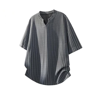 [9 รูปแบบ] เสื้อยืดแขนสั้นลายทางผู้ชาย V คอน้ําหนักเบาระบายอากาศได้ลําลอง Unisex M-3XL