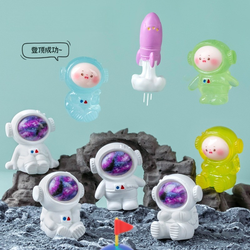 ตุ๊กตาจรวดนักบินอวกาศมีไฟLED ตกแต่งรถยนต์