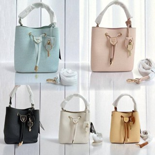 กระเป๋าถือ Lyn ทรงจีบ หนังลายสาน สวยเก๋ พร้อมสายสะพายยาว