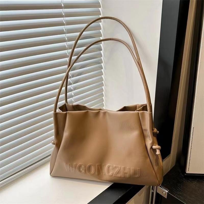 (A73) กระเป๋าสะพายไหล่ แฟชั่น หนั่งนิ่ม มันเงา ทรงสวย