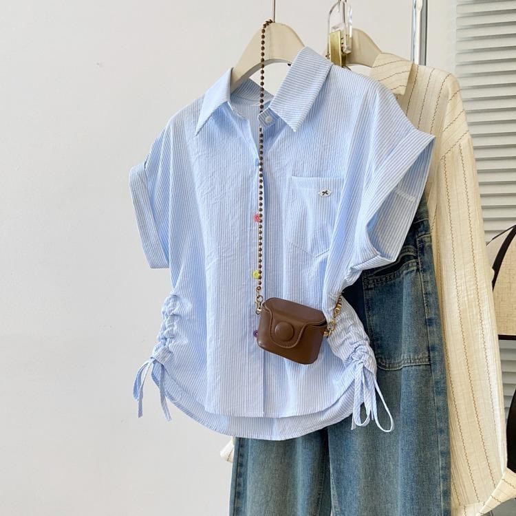 👚Anna👚เสื้อเชิ้ตแขนสั้นลายทางผู้หญิง เสื้อลำลองฤดูร้อน สไตล์เรโทร มีเชือกผูกทั้งสองด้าน ทันสมัย 99177