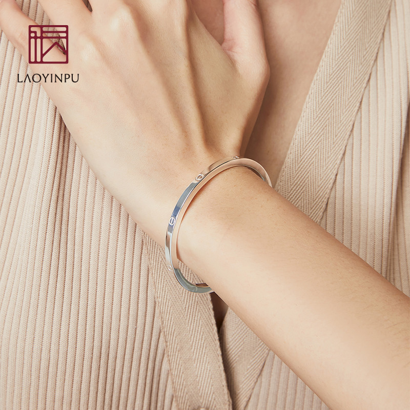 สร้อยข้อมือเงินแท้ S999 จาก Wu Yue สไตล์เรียบง่ายเหมาะสำหรับฤดูร้อน