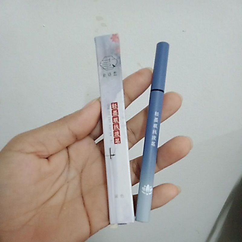 อายไลเนอร์หัวเมจิกกันน้ำติดทนสีดำ(แท่งฟ้า)