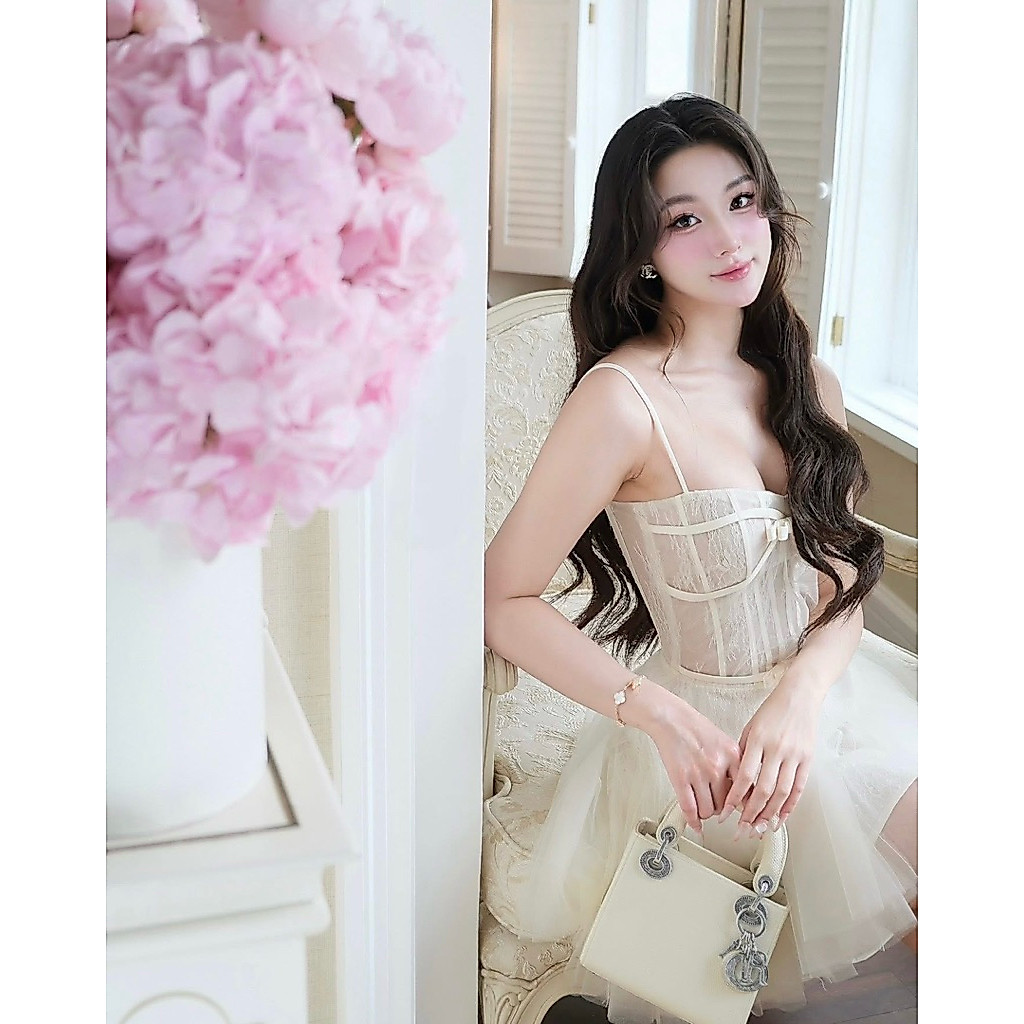 เดรสลูกไม้ 2 สายมีโบว์และชายลายทาง กระโปรงตาข่ายบานพร้อมผ้าพันคอ-HKT2T-Store